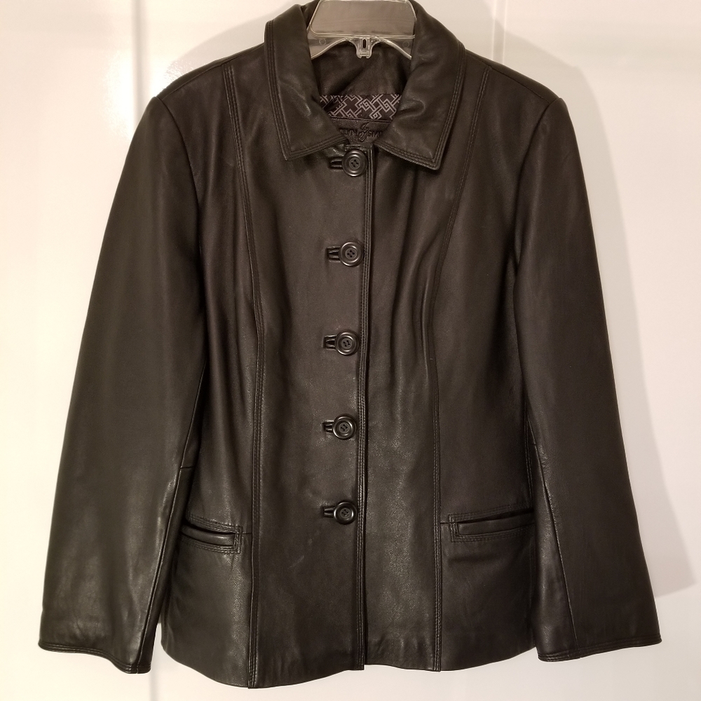 Jaclyn Smith Leather jacket size large, button dow